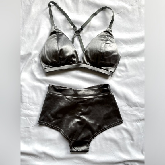 Lunalae high waisted bottom and top in silver Polewear - Picture 1 of 3
